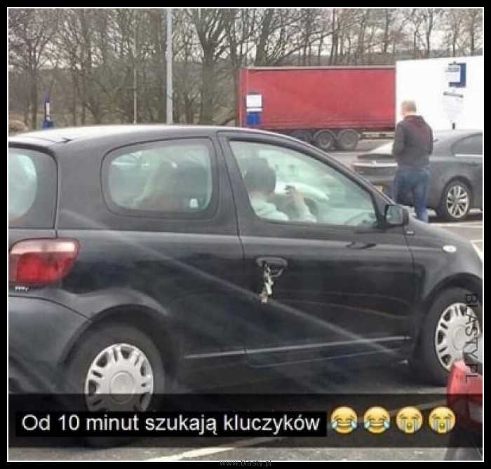 Od 10 minut szukają kluczyków